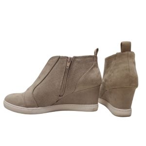 A new day | size 10 | tan wedges